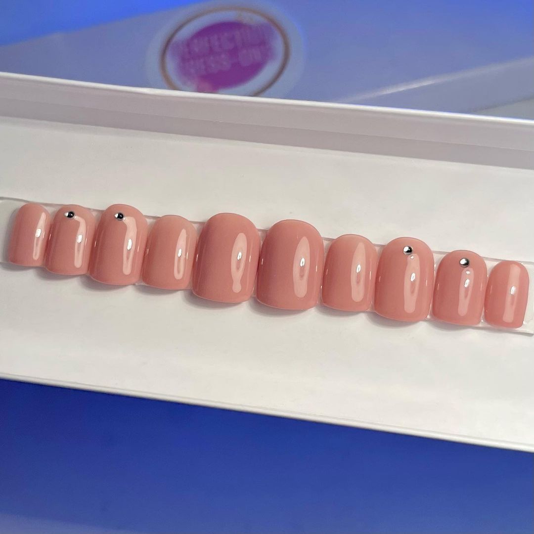 Glossy Nude Studded Press on Fake Artificial Nails / tns522