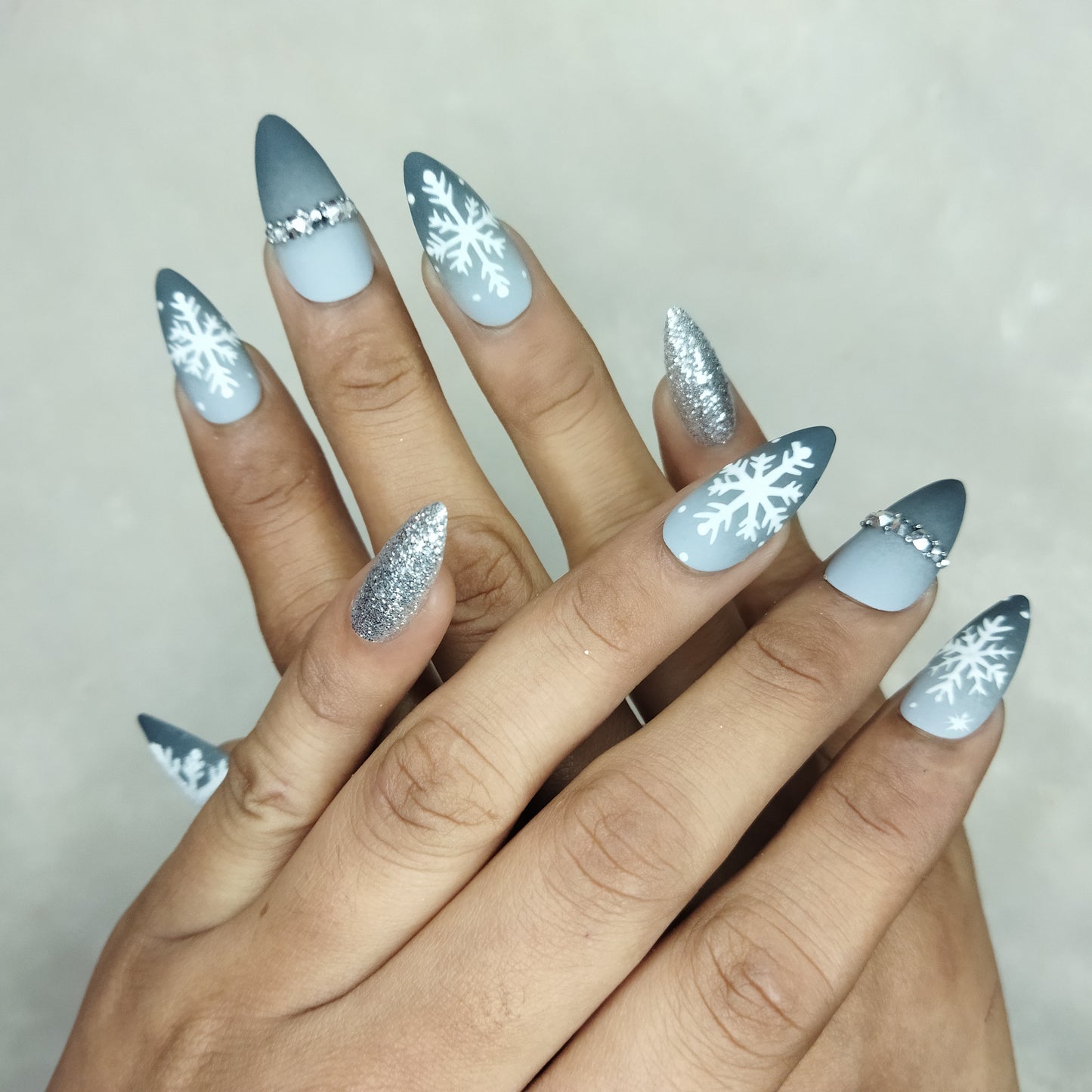 Christmas Collection : Matte Grey Ombre Snowflakes Press on Nails Set