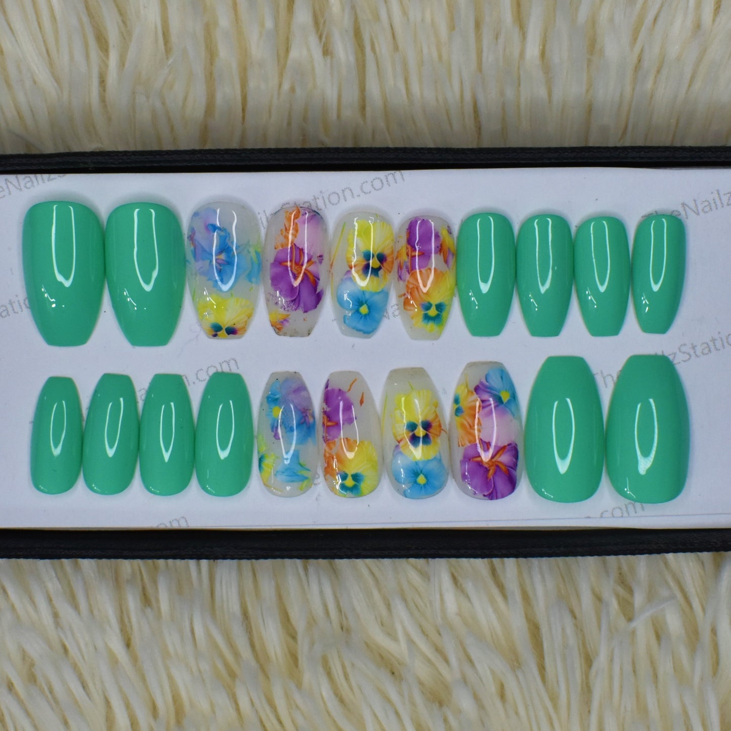 Glossy Pastel Green Floral Press on Nails Set // 452