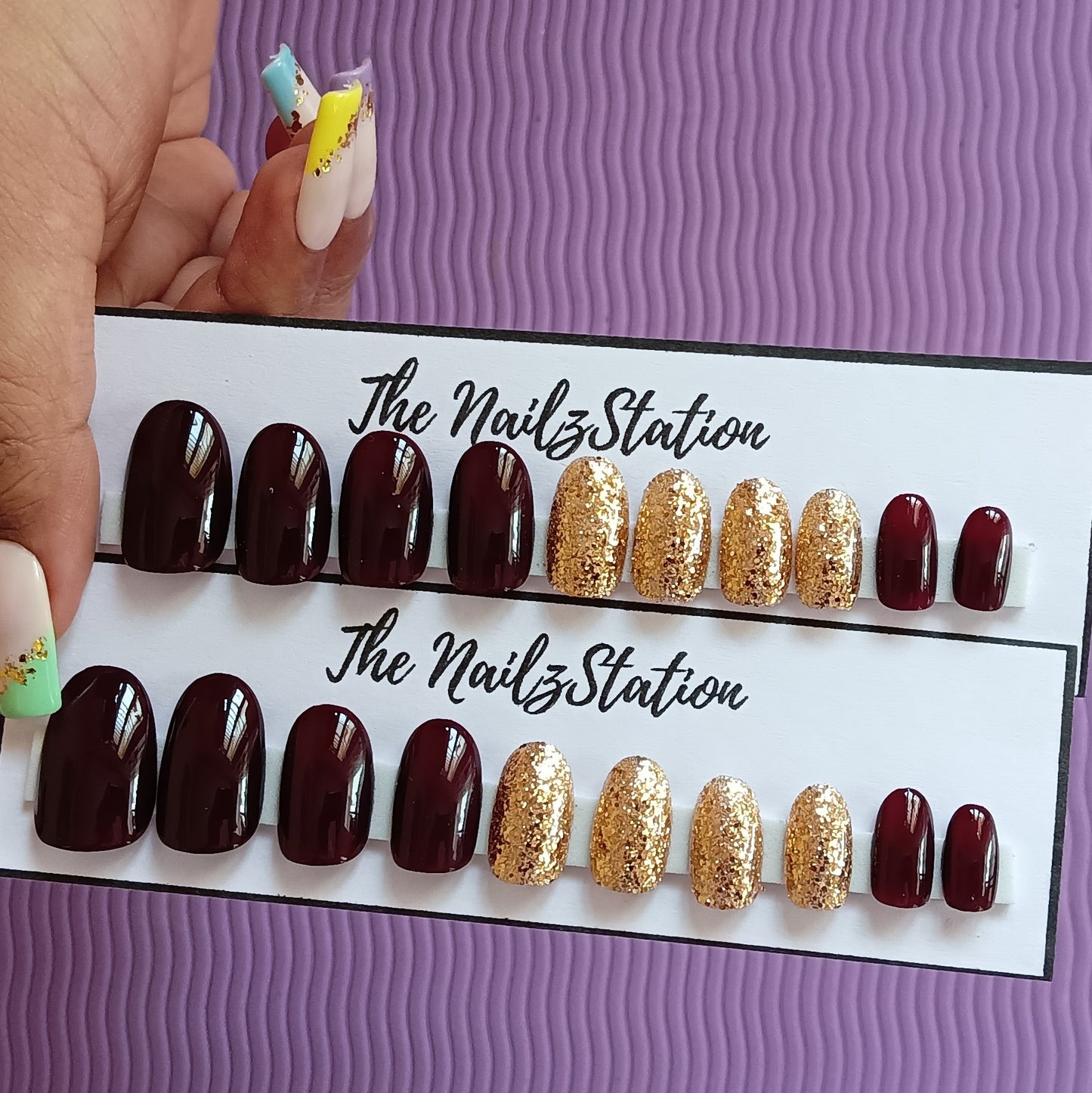 Glossy Dark Maroon Golden Glitter Press on Nails Set (20 nails / Oval)