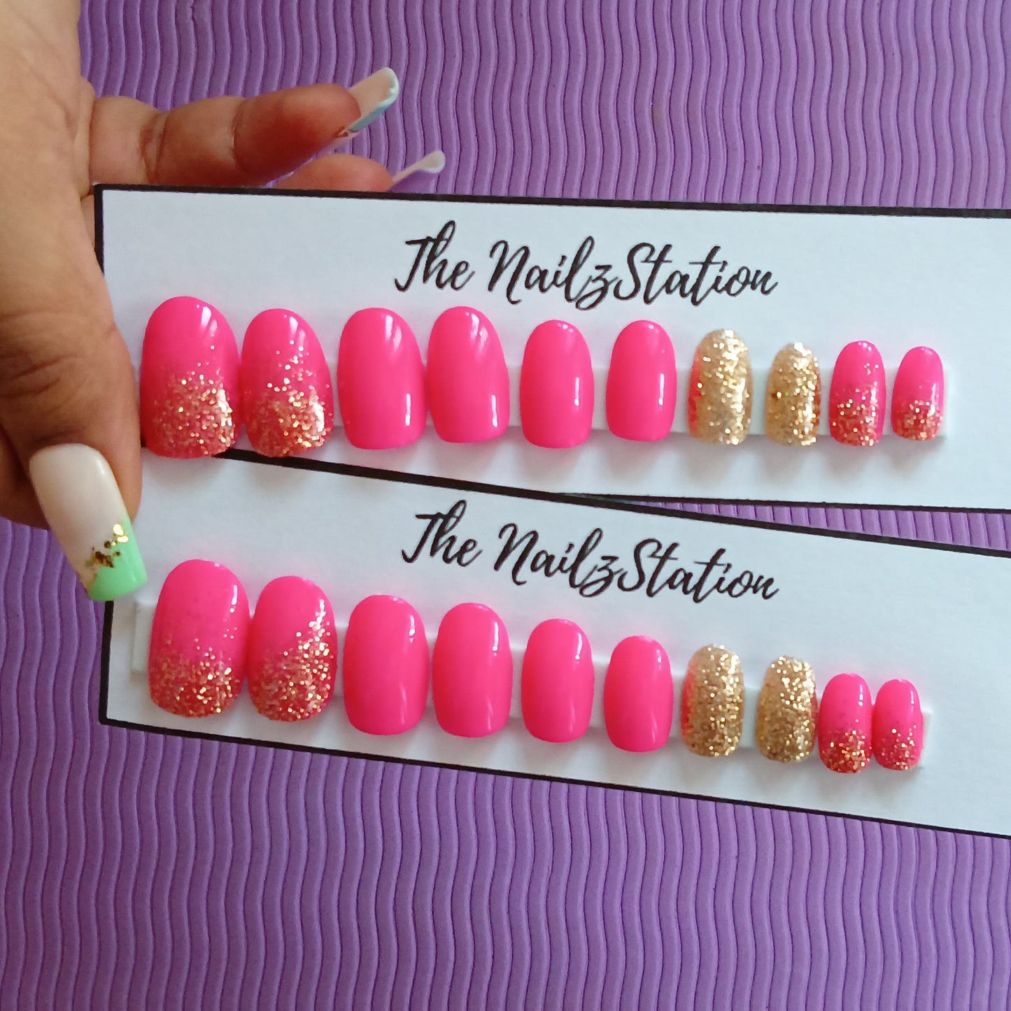 Glossy Bright Pink golden Glitter Press on Nails Set (20 nails / Oval)