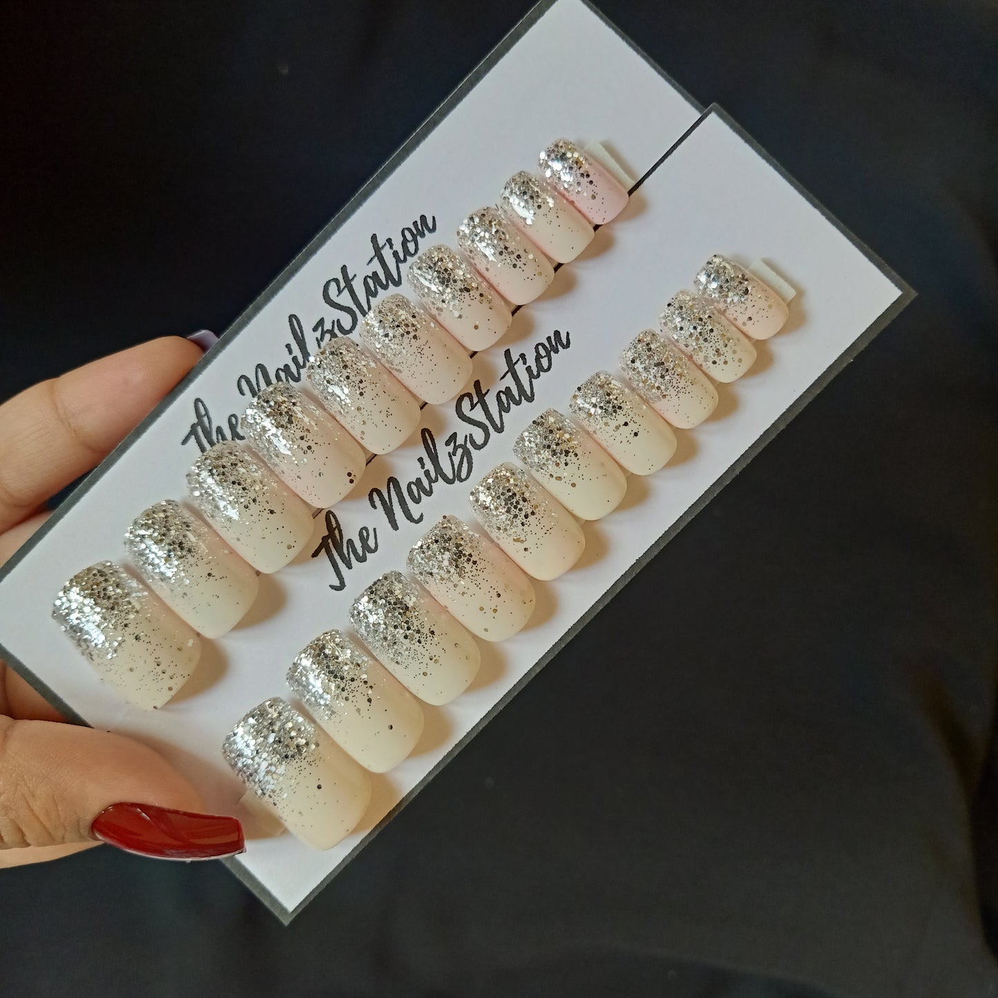 Glossy Off-White Silver Glitter Ombre Press on Nails Set (20 nails /Medium Square)