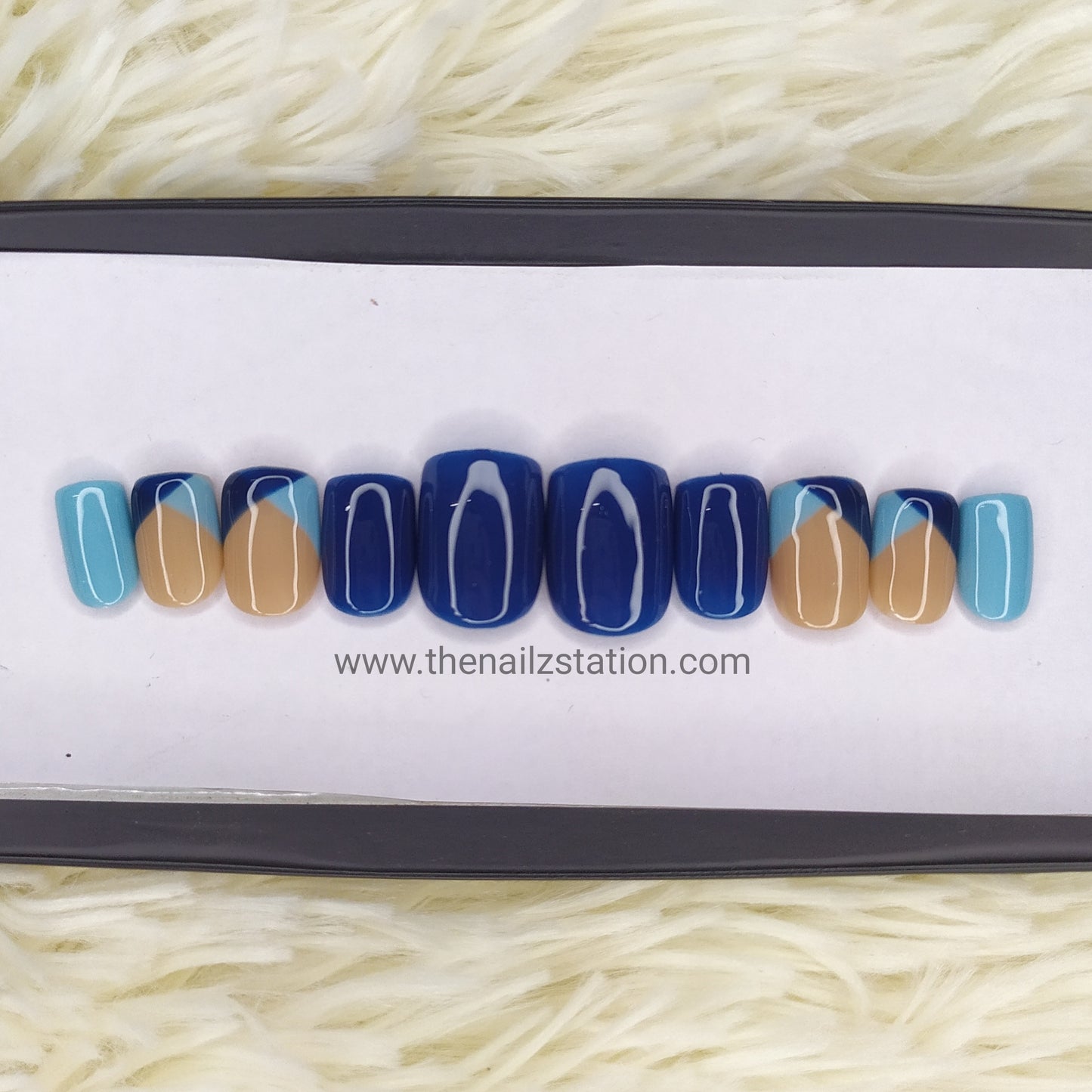 Blue Geometric Press on Nails // 188