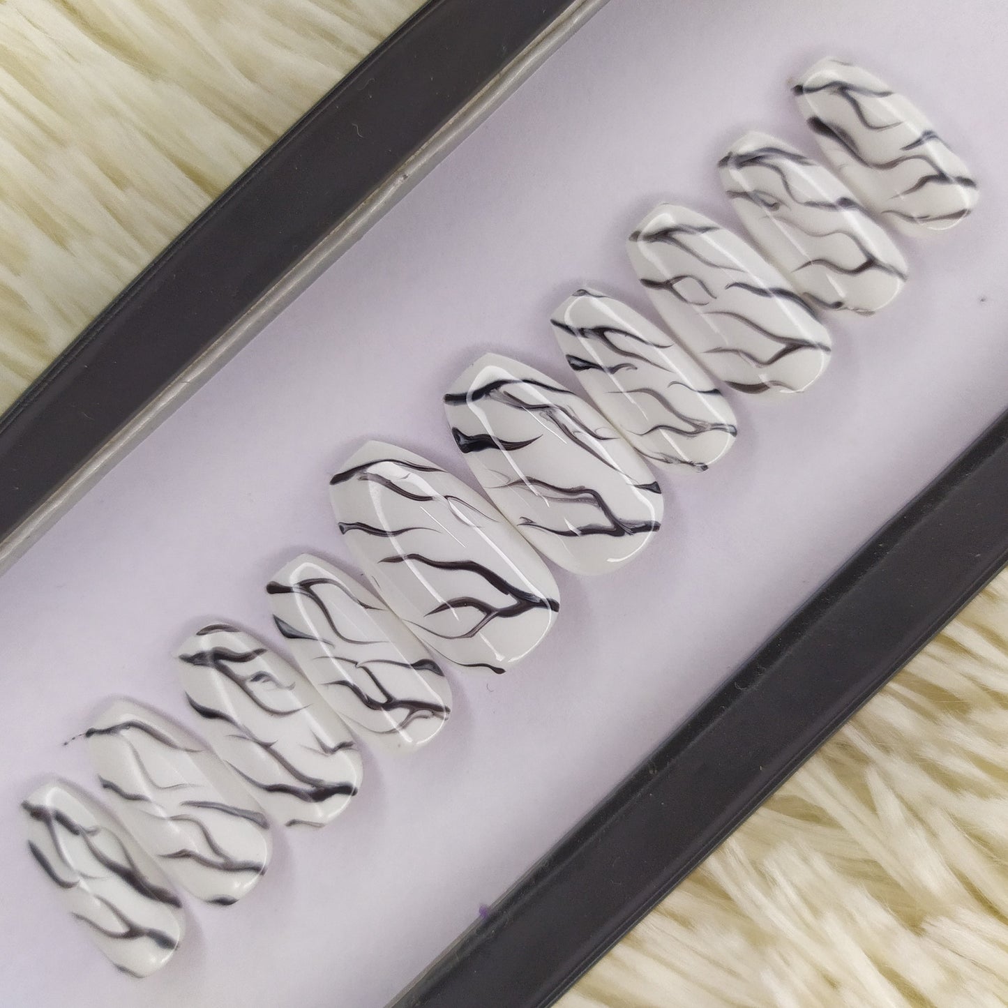 White and Black Marble Press on Nails Set // 235