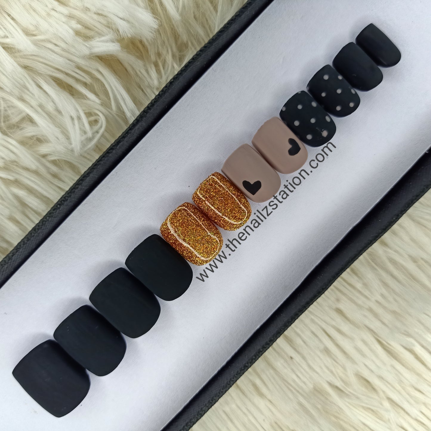 Danae : Black Hearts Press on Nails Set