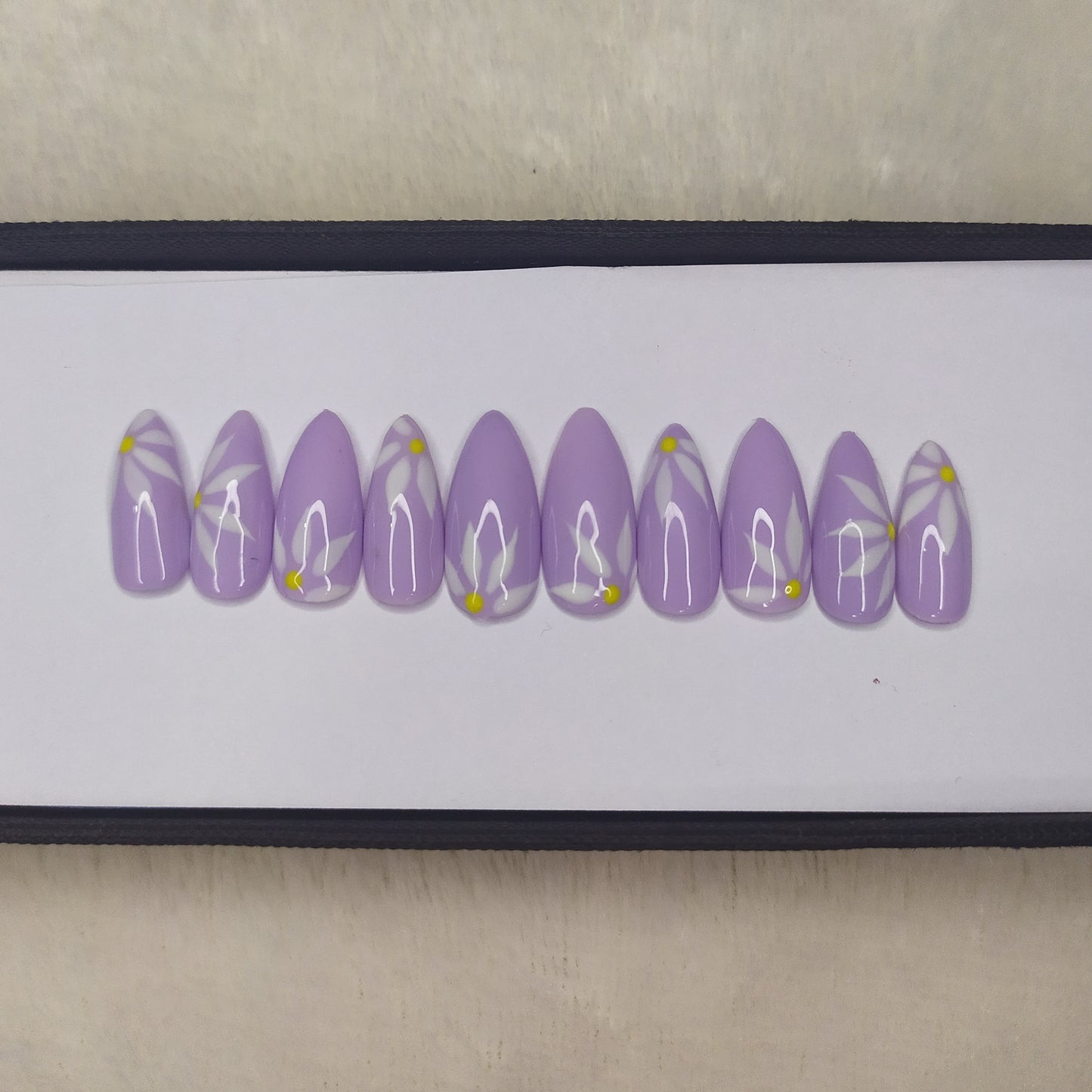 Glossy Lilac Floral Press on Nails Set // 523