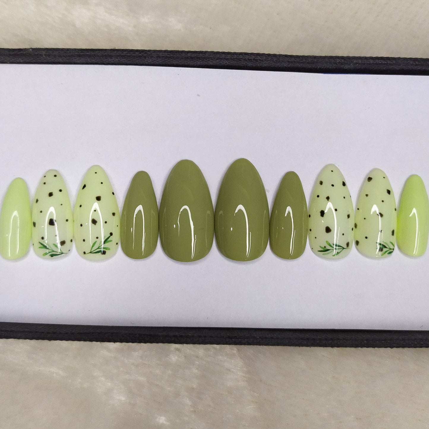 Glossy Green Leaves Print Press on Nails // 586