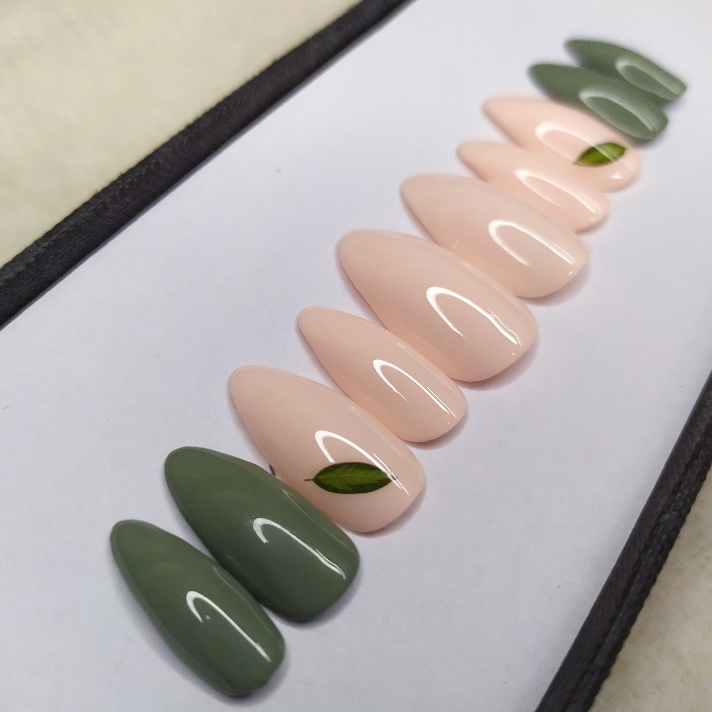Glossy Light Pink Green Leaves Press on Nails Set // 549