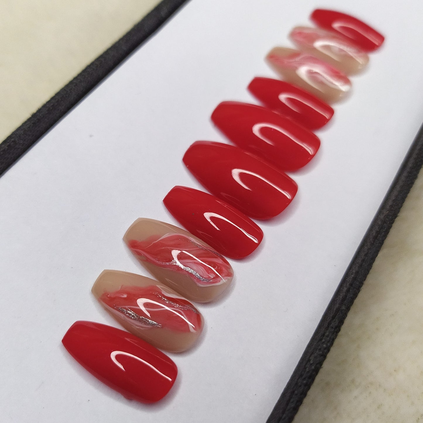 Glossy Red Marble Press on Nails Set // 550
