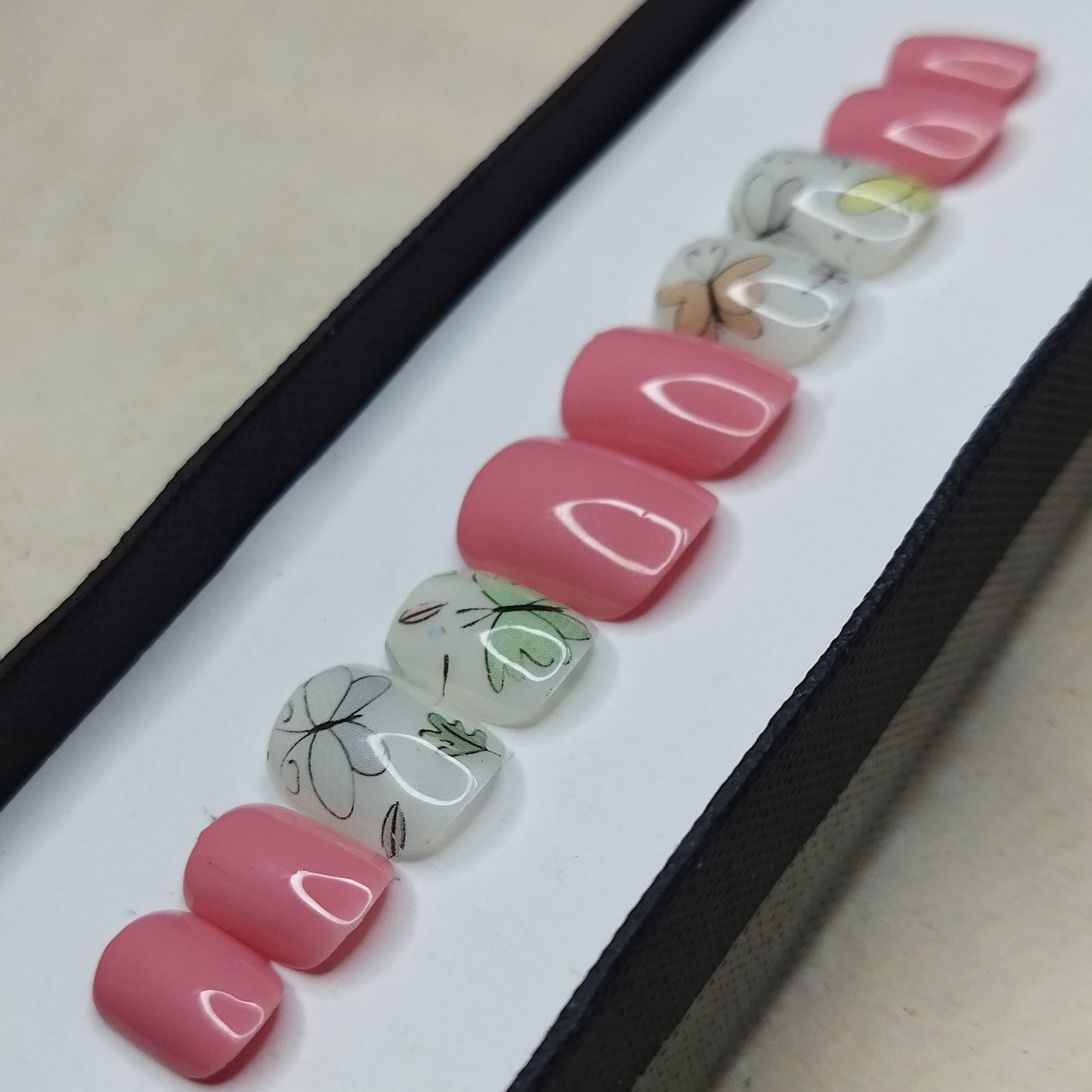 Glossy Light Pink Butterflies Press on Nails Set // 649