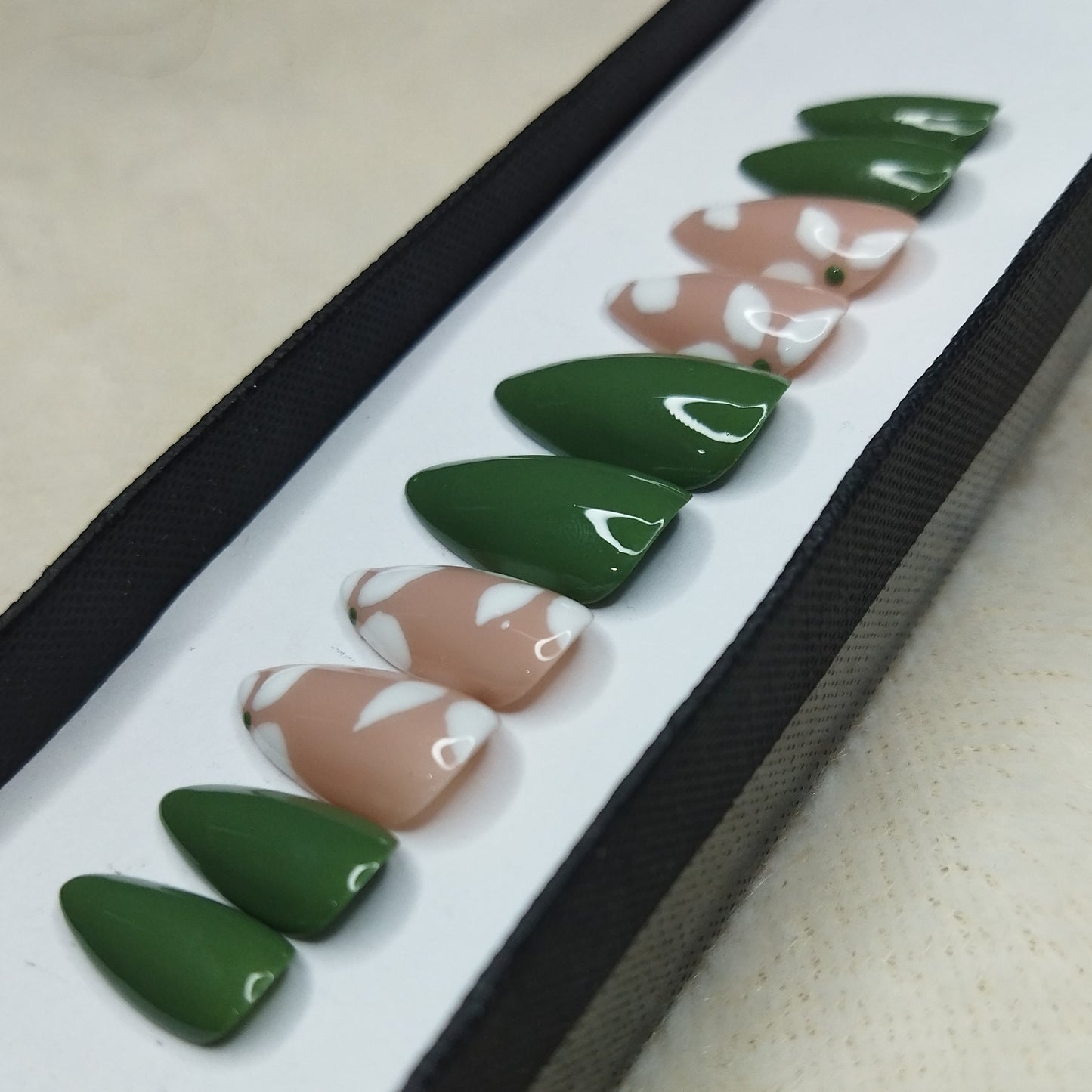 Glossy Green Nude Flowers Press on Nails Set // 648