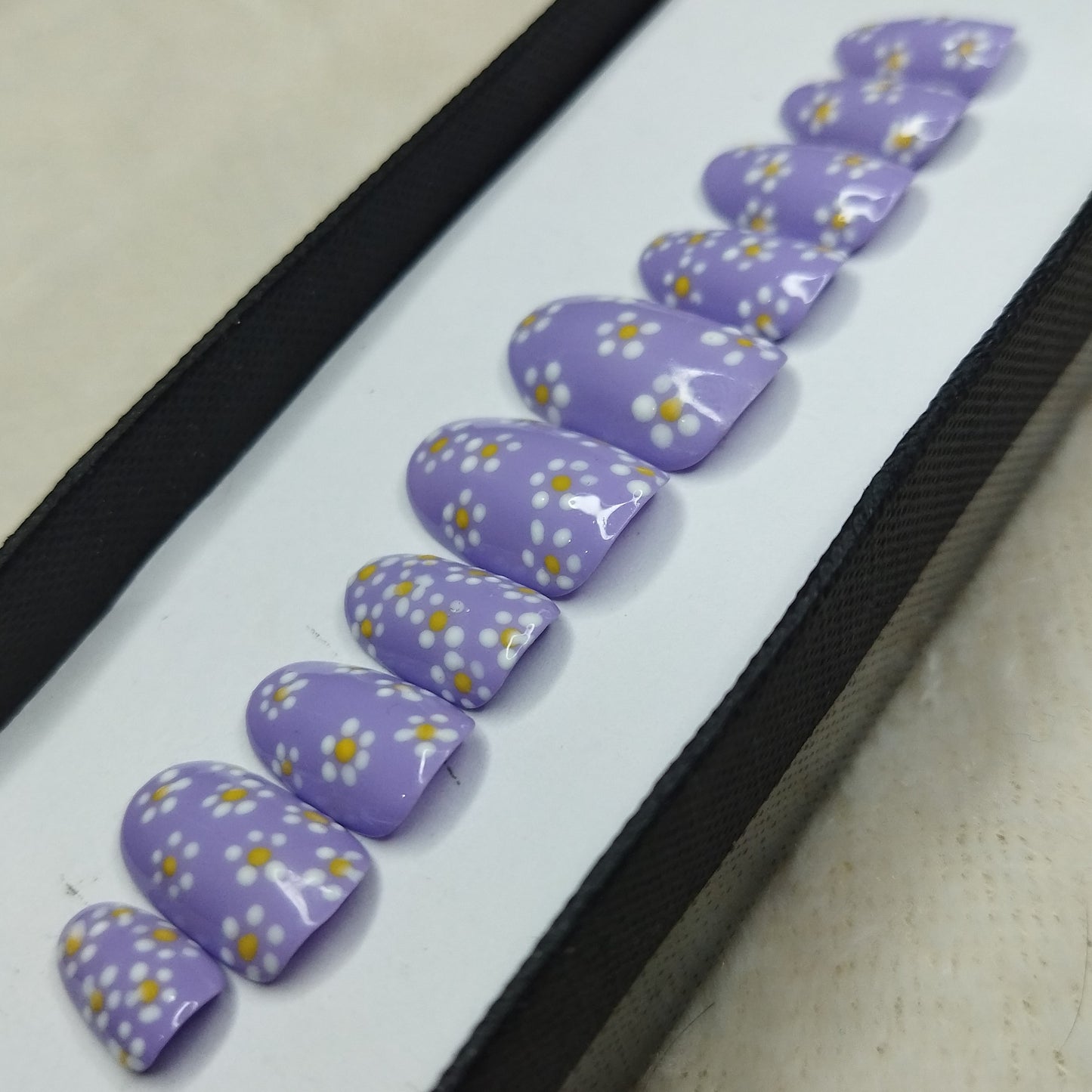 Glossy Lavender Flower Dots Press on Nails Set // 650