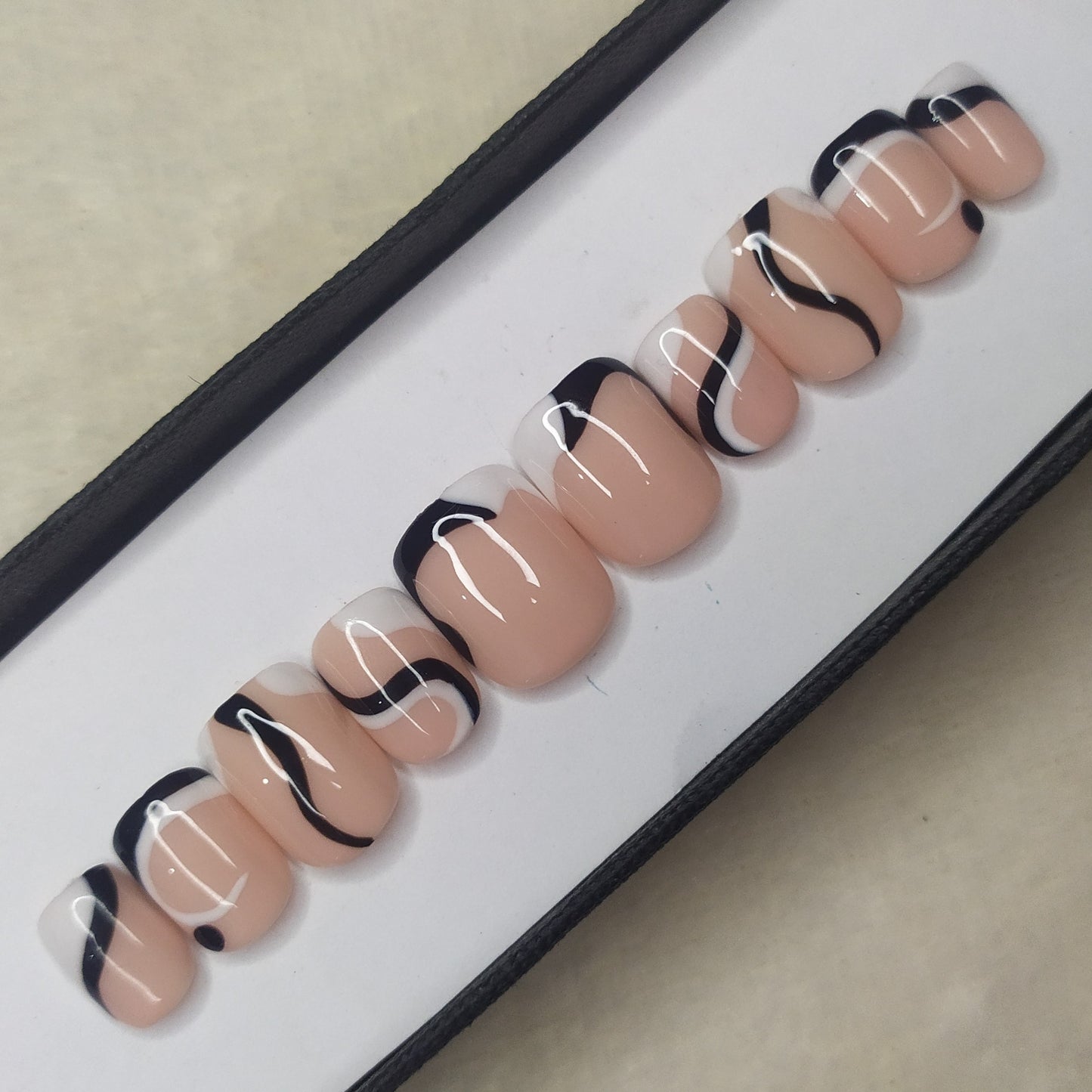 Glossy Nude Black and White Abstract Press on Nails Set // 508