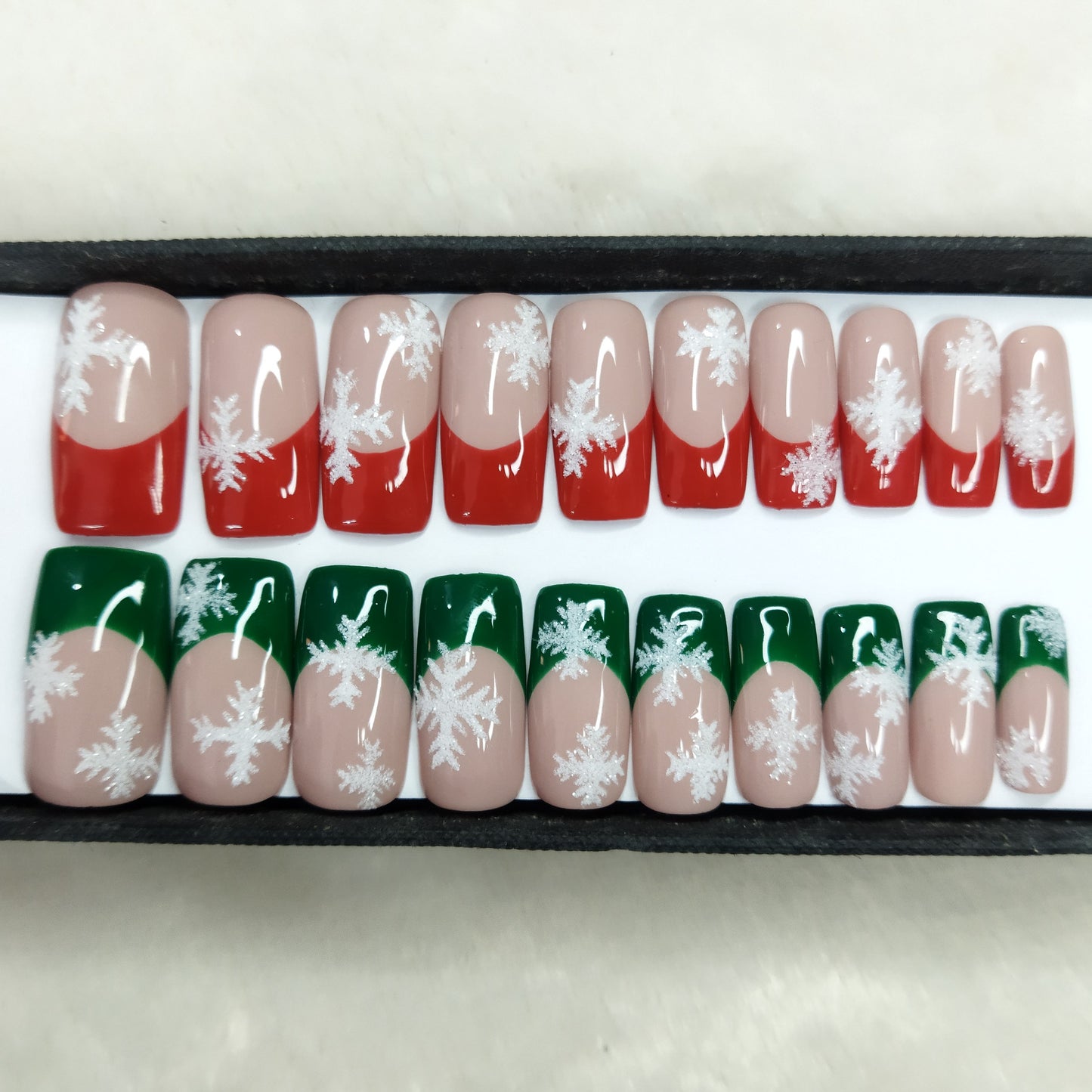 Christmas Collection : Glossy Green and Red Snowflakes Press on Nails Set