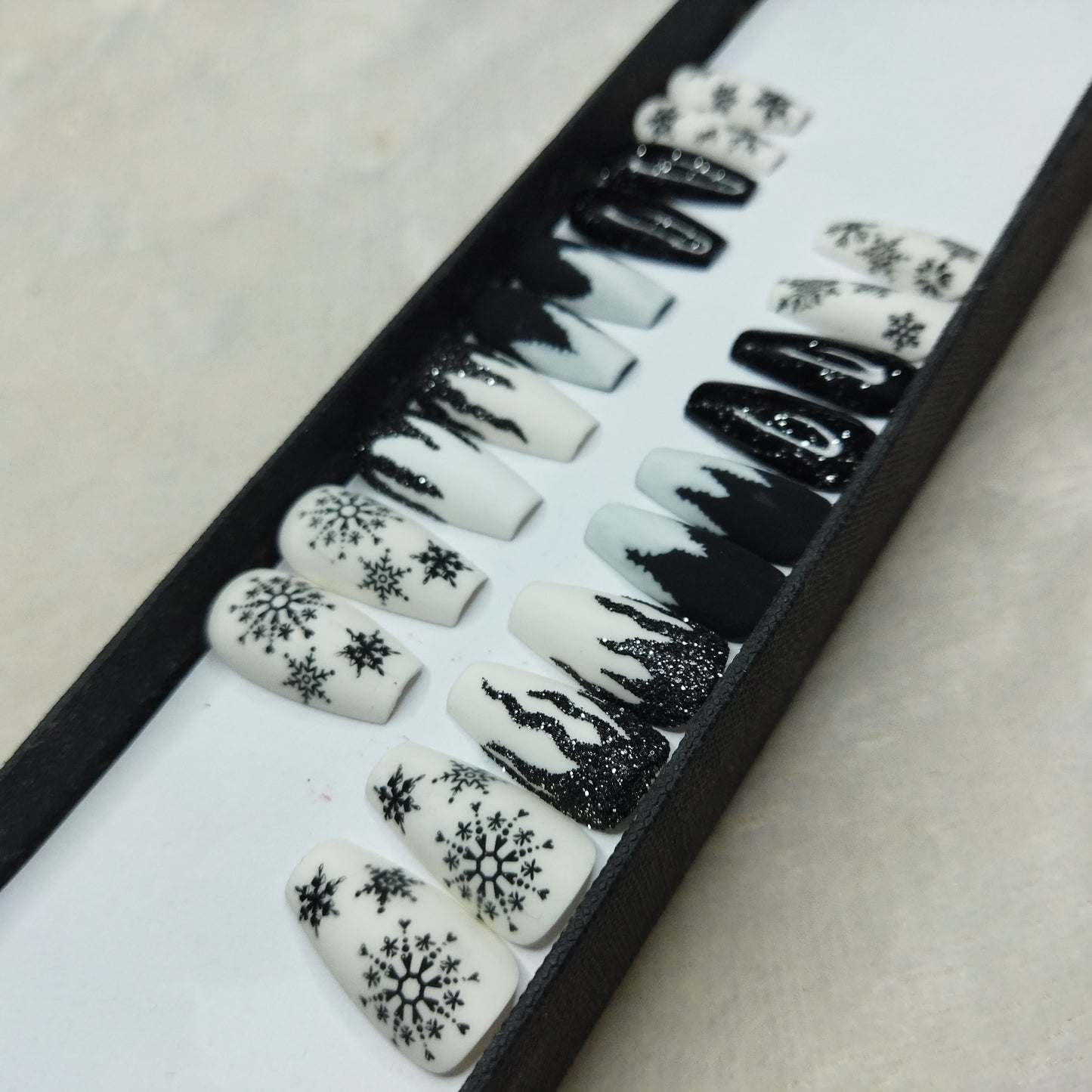 Christmas Collection : Glossy Black Snowflakes Press on Nails Set