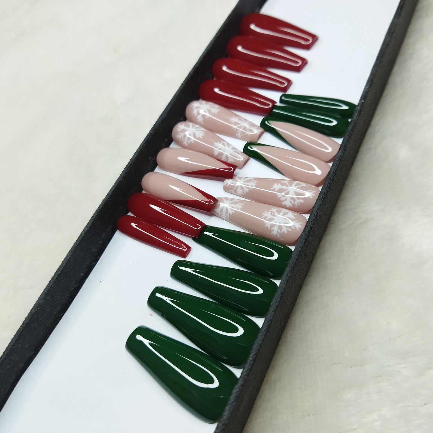 Christmas Collection : Glossy Green and Red French Press on Nails Set // 696