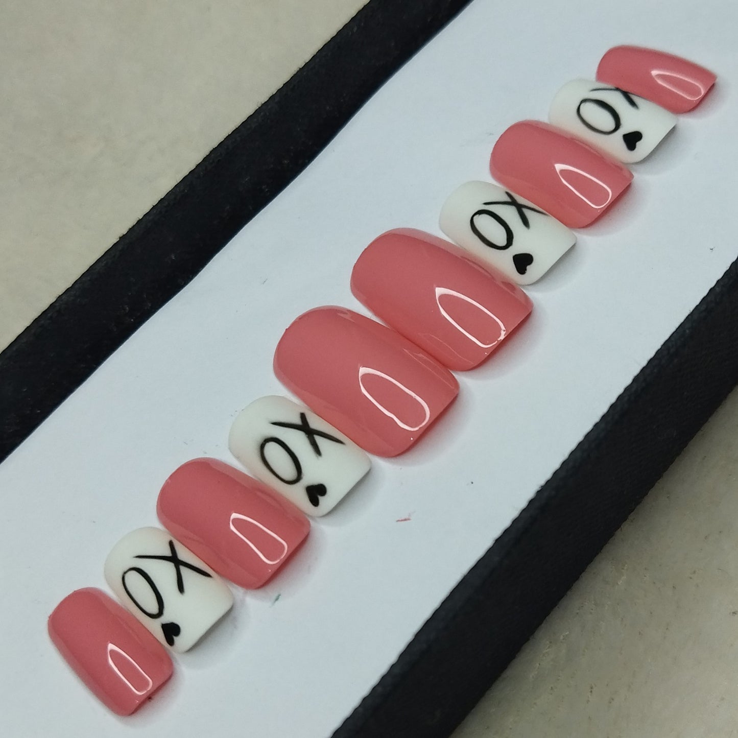 Valentine Collection: XOXO Heart Press on Nails Set // 728