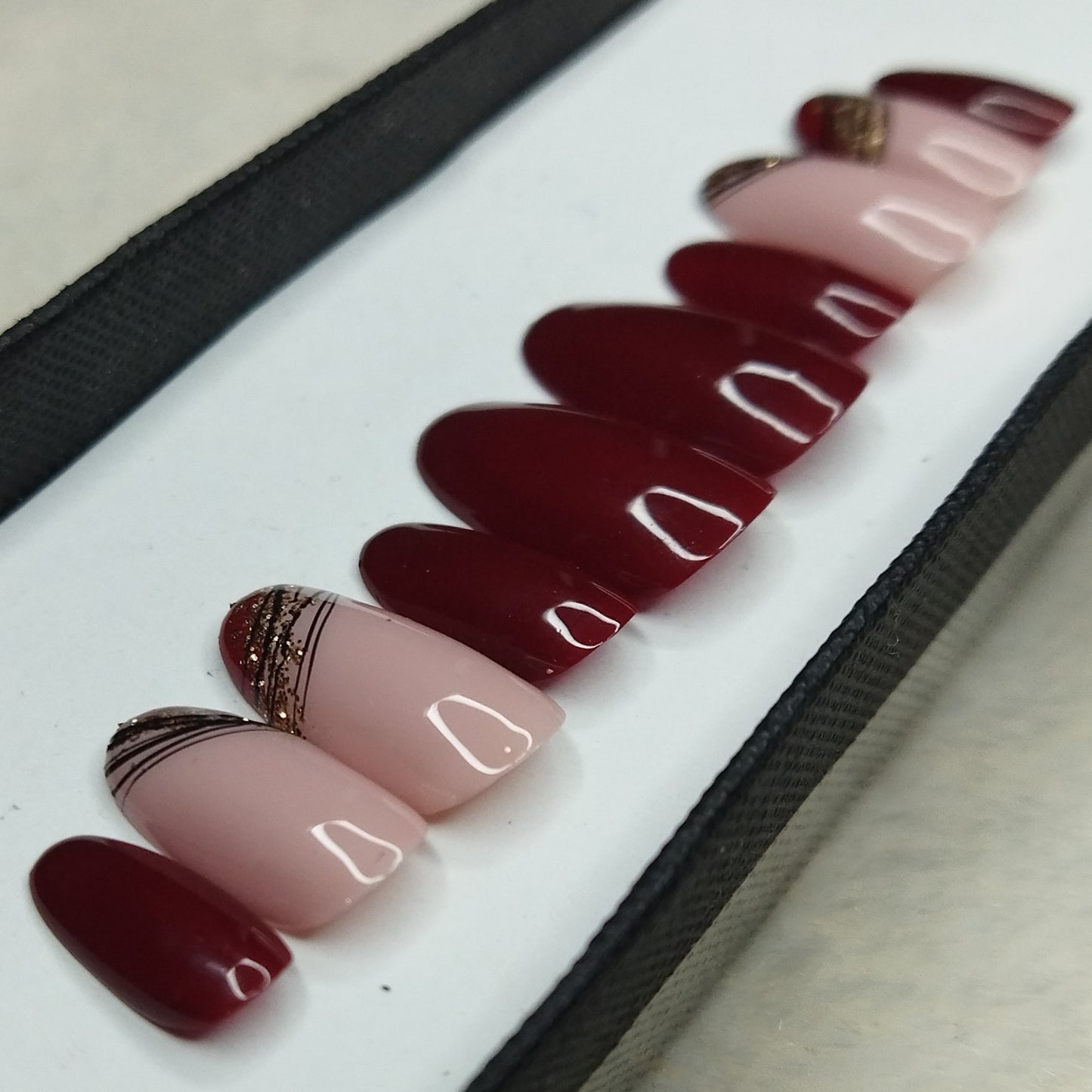 Glossy Maroon Golden Press on Nails Set // 830