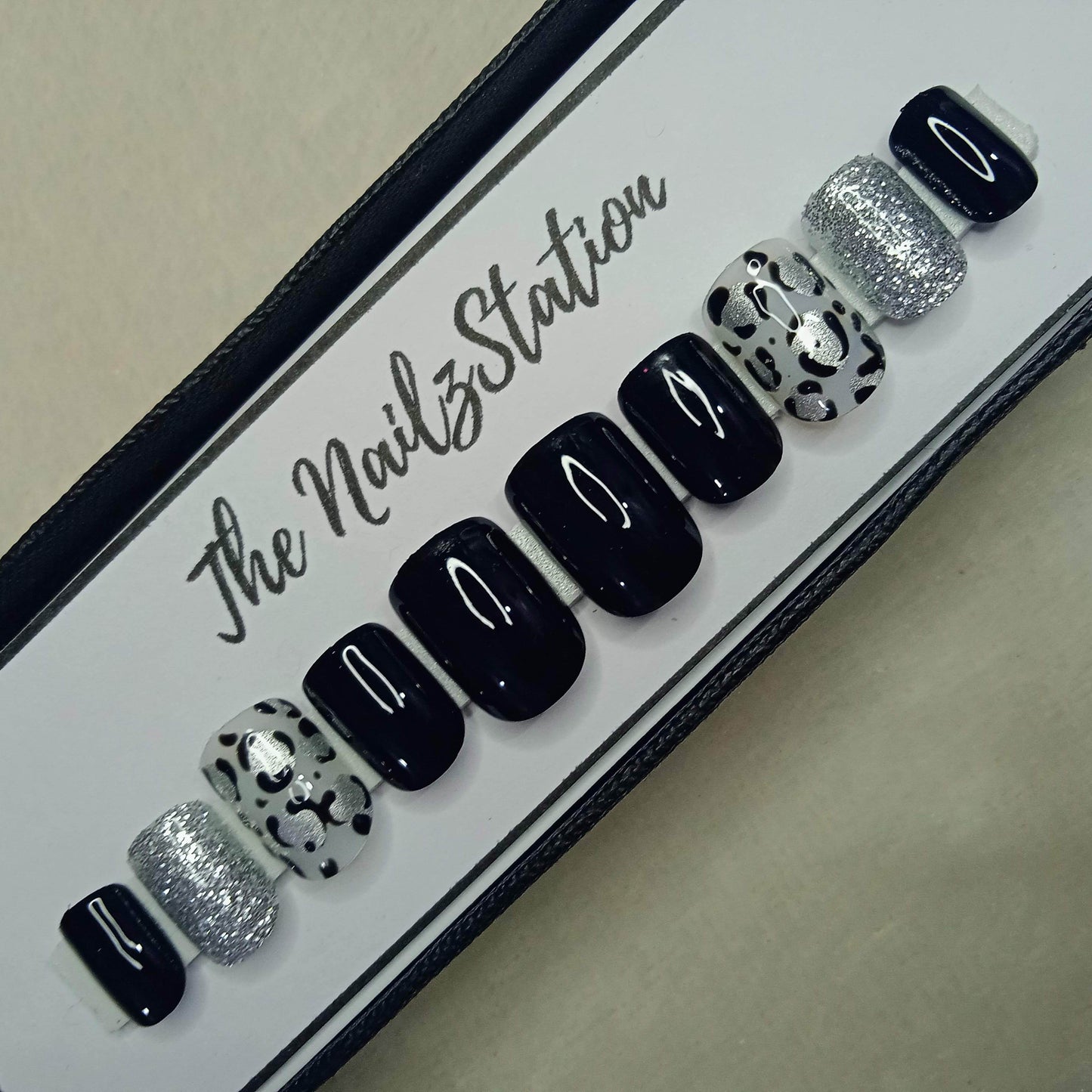 Diva : Black and White Animal Print Glitter Press on Nails