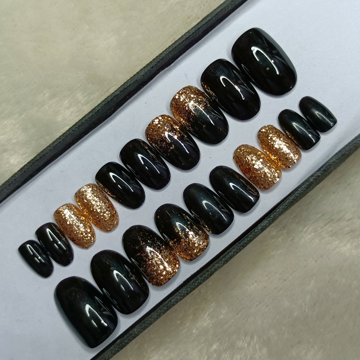 Glossy Black with Golden Glitter Glitter Press on Nails Set / 990