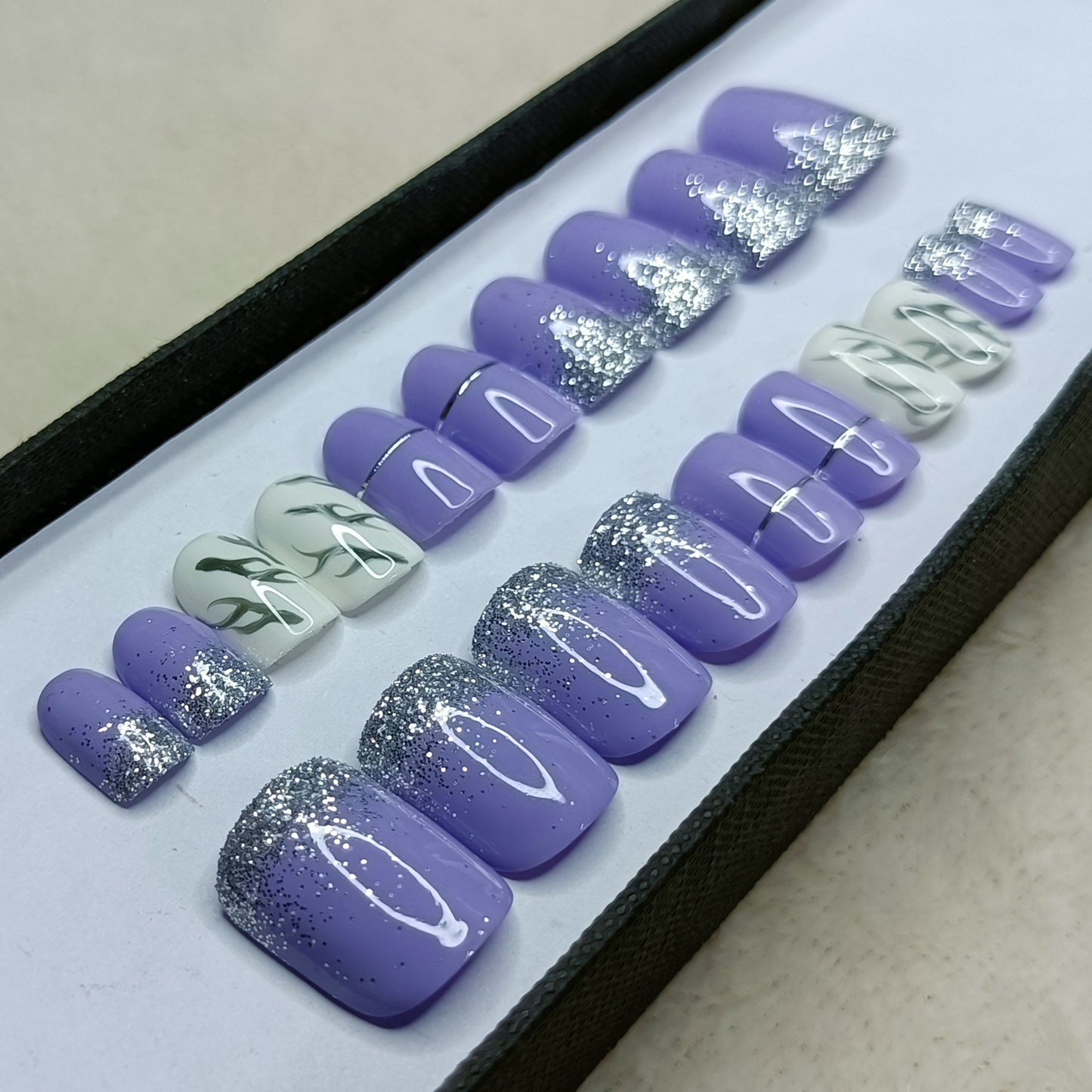 Glossy Lavender With Marble Press on Nails // 993