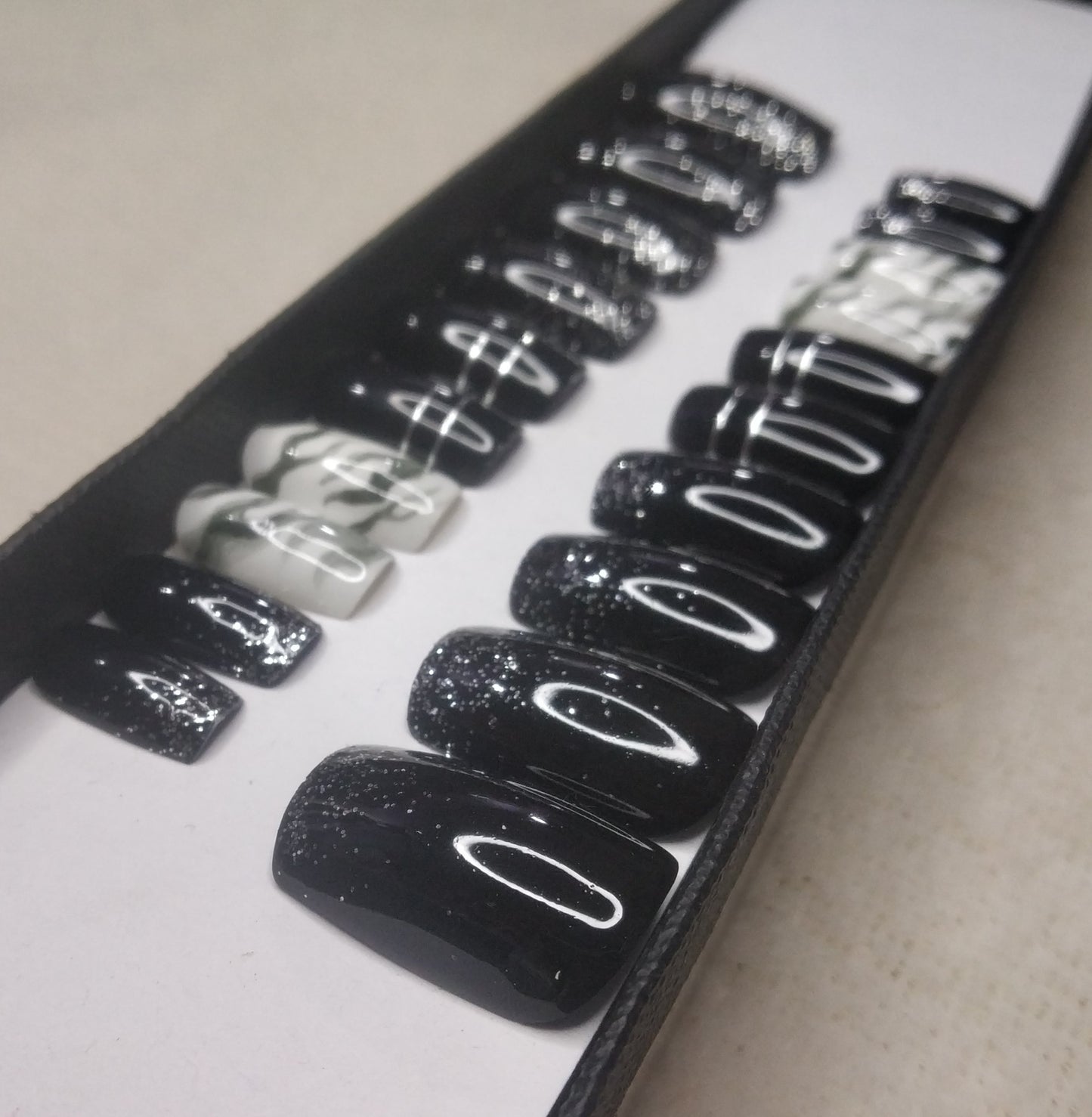 Glossy Black With Marble Press on Nails // 992