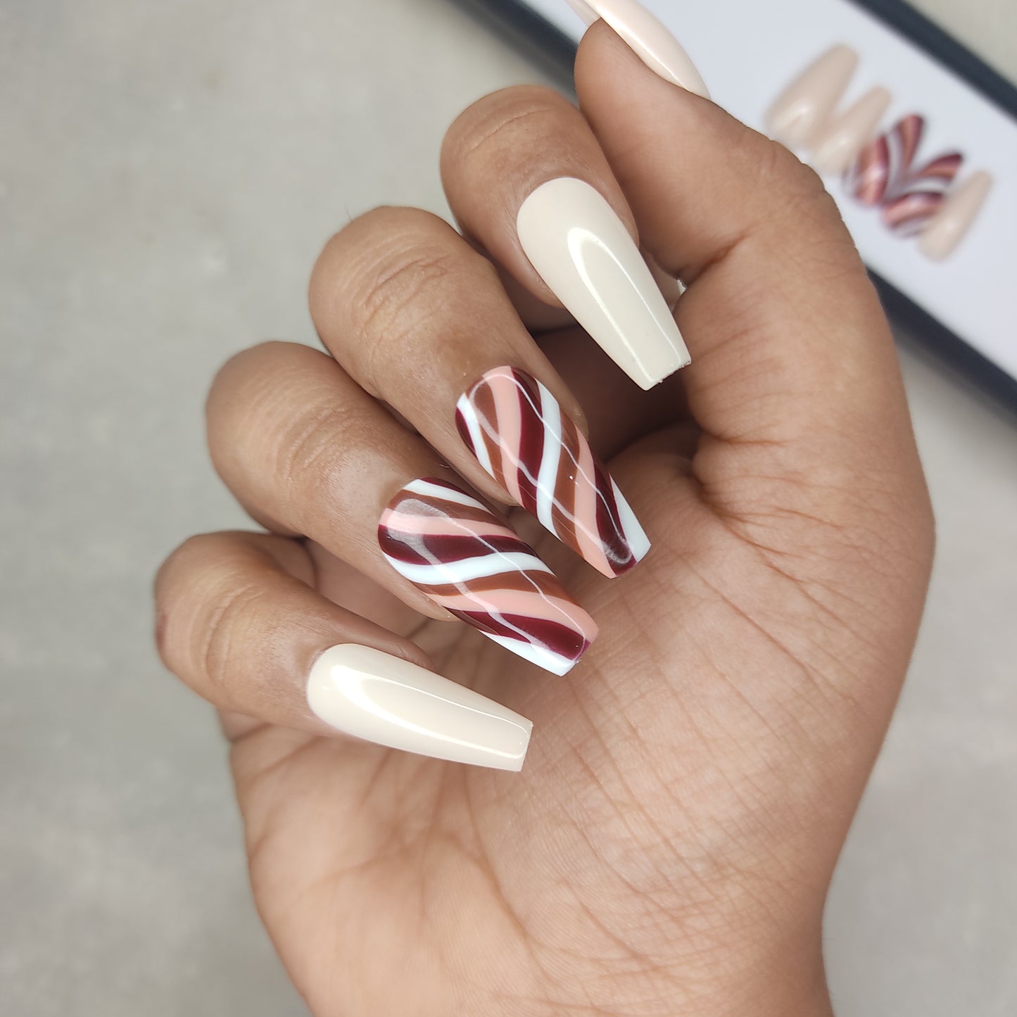 Glossy Nude Brown Swirl Press on Nails Set //996