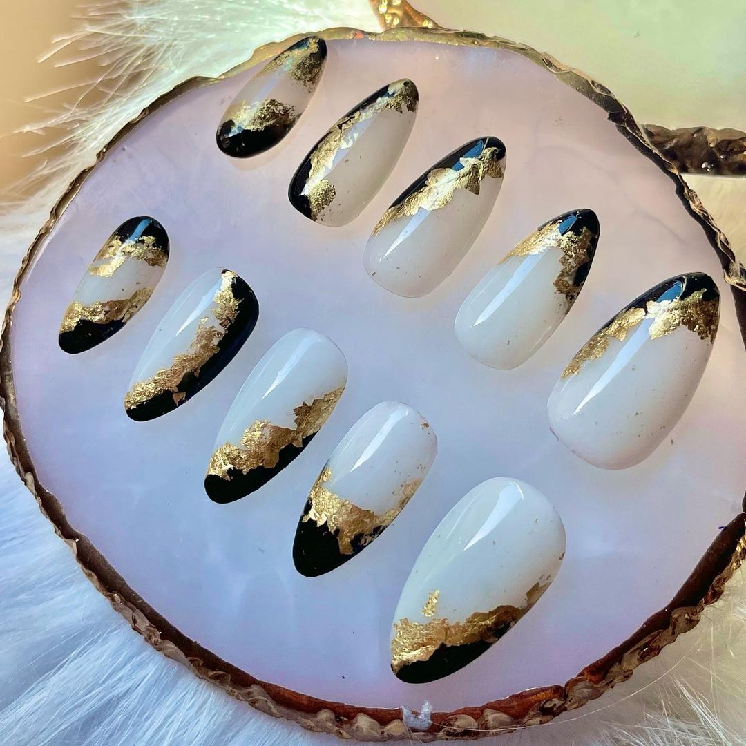 Glossy White Glitter Press on Fake Nails // tns417