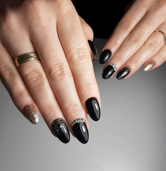 Glossy Black Glitter Press on Fake Nails // tns872
