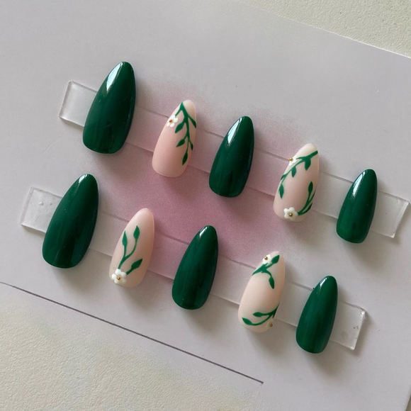 Glossy Green Floral Press on Fake Nails // tns864