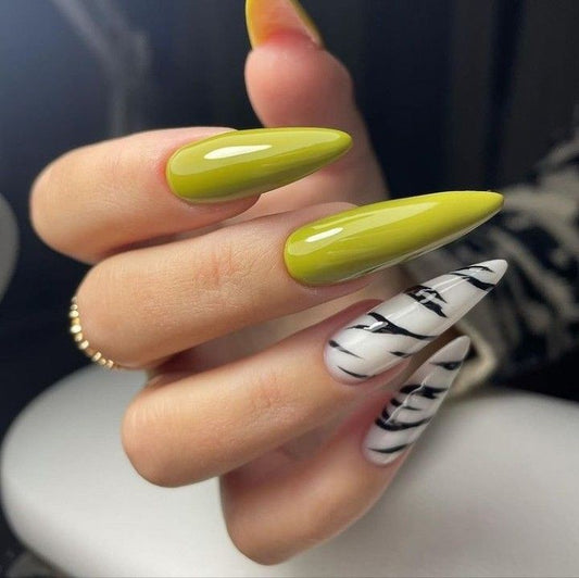 Glossy Green Animal Print Press on Fake Artificial Nails / tns630