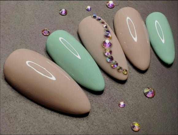 Glossy Nude Green Studded Press on Fake Artificial Nails / tns828