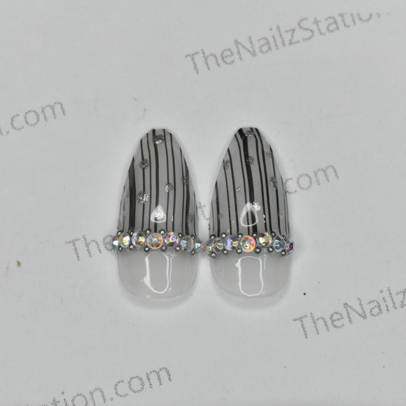 Pair of Studded Replacement Press on Nails (2 pieces)