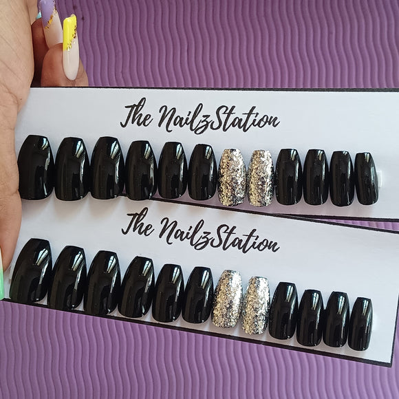 Glossy Black Silver Glitter Press on Nails Set (24 nails / Coffin)