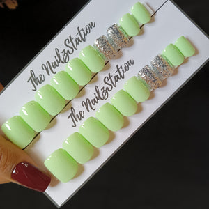 Glossy Pastel Green Silver Glitter Press on Nails Set (20 nails / Square)