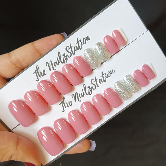 Glossy Pastel Pink Silver Glitter Press on Nails Set (20 nails / Oval)