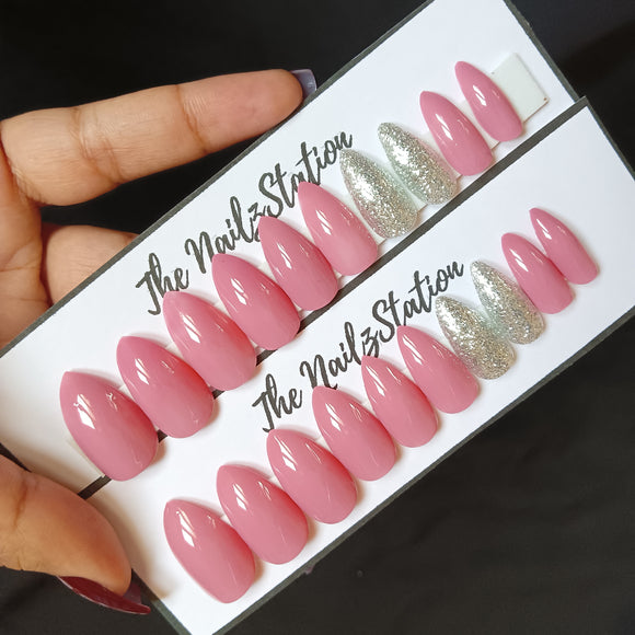 Glossy Pastel Pink Silver Glitter Press on Nails Set (20 nails / Almond)
