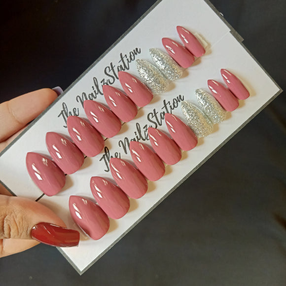 Glossy Rose Silver Glitter Press on Nails Set (20 nails / Almond)