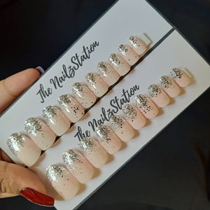 Glossy Off-White Silver Glitter Ombre Press on Nails Set (20 nails /Oval)