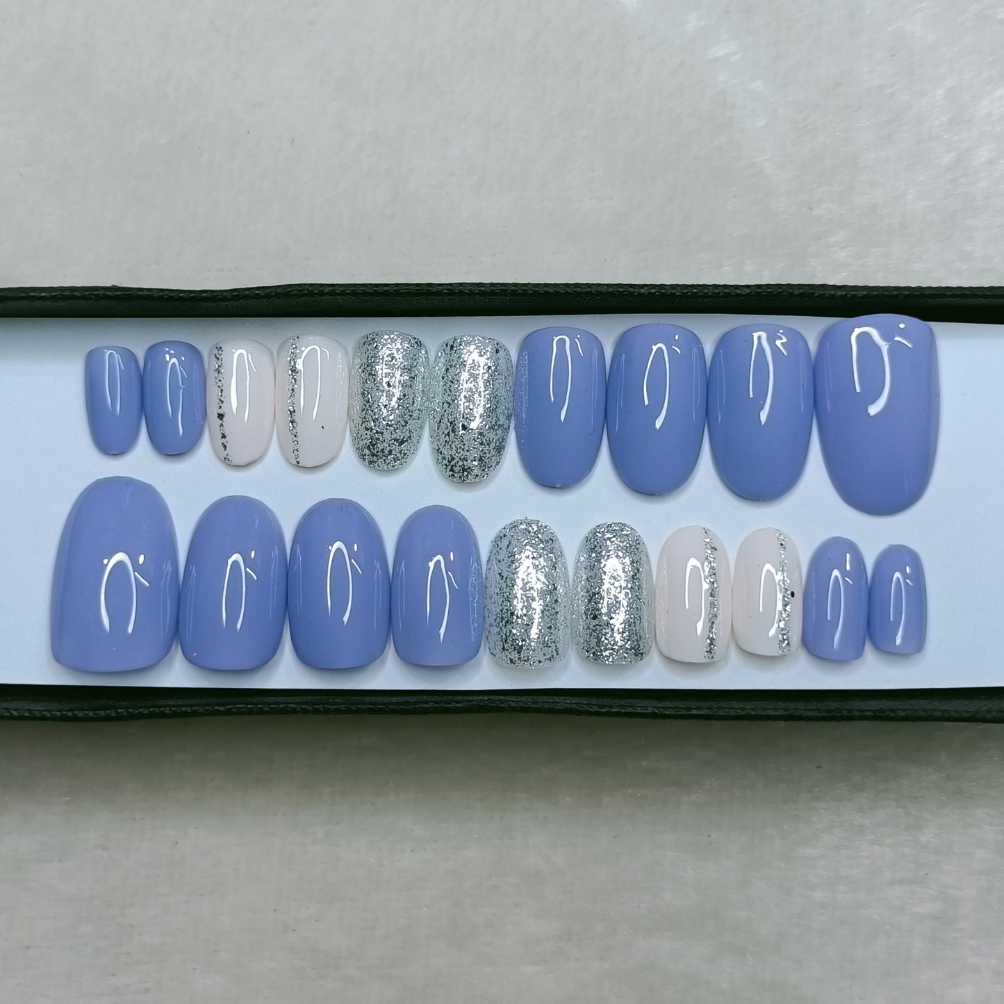 Glossy Lavender with silver Glitter  Press on Nails // 980