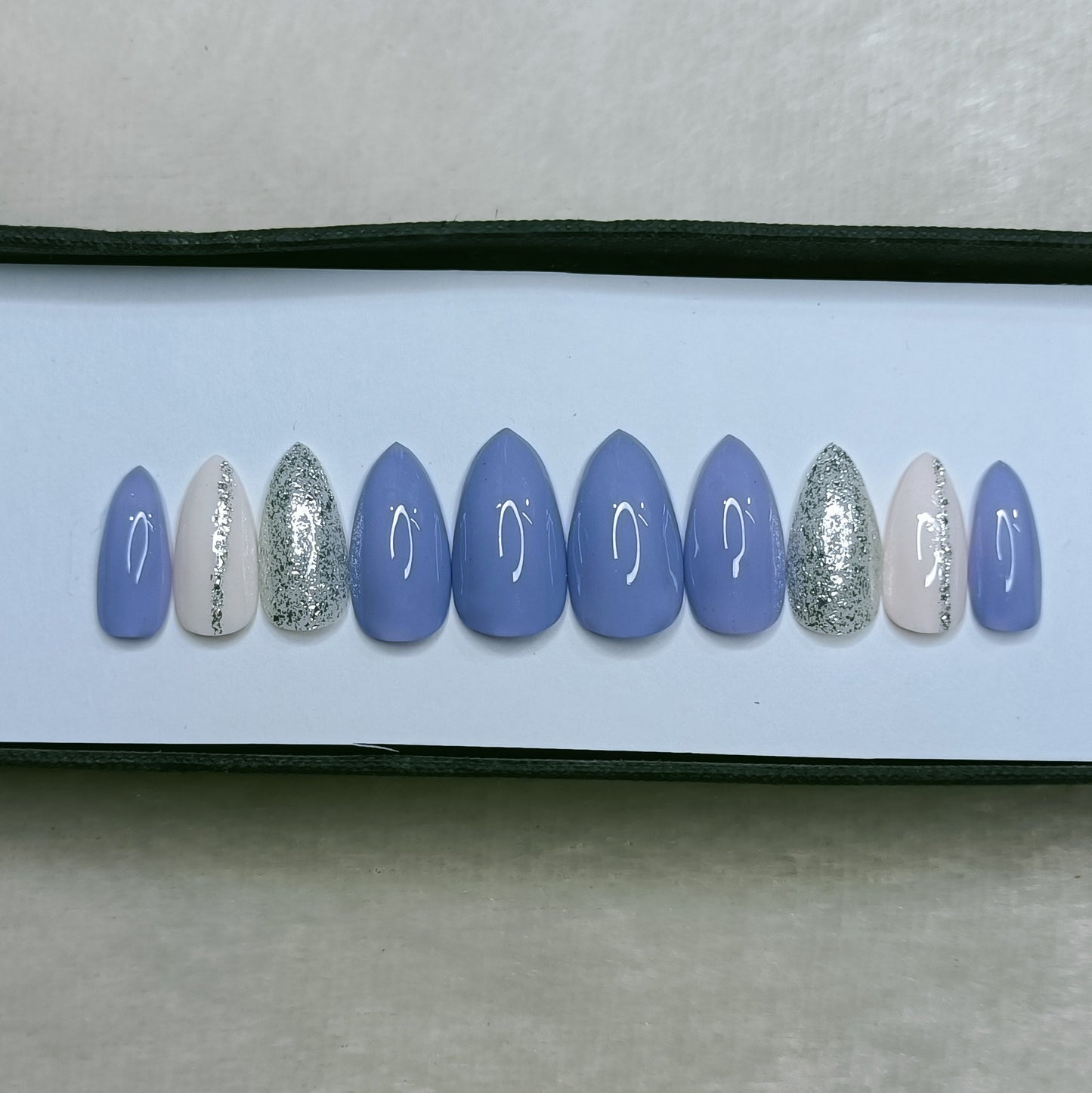 Glossy Lavender with silver Glitter  Press on Nails // 980