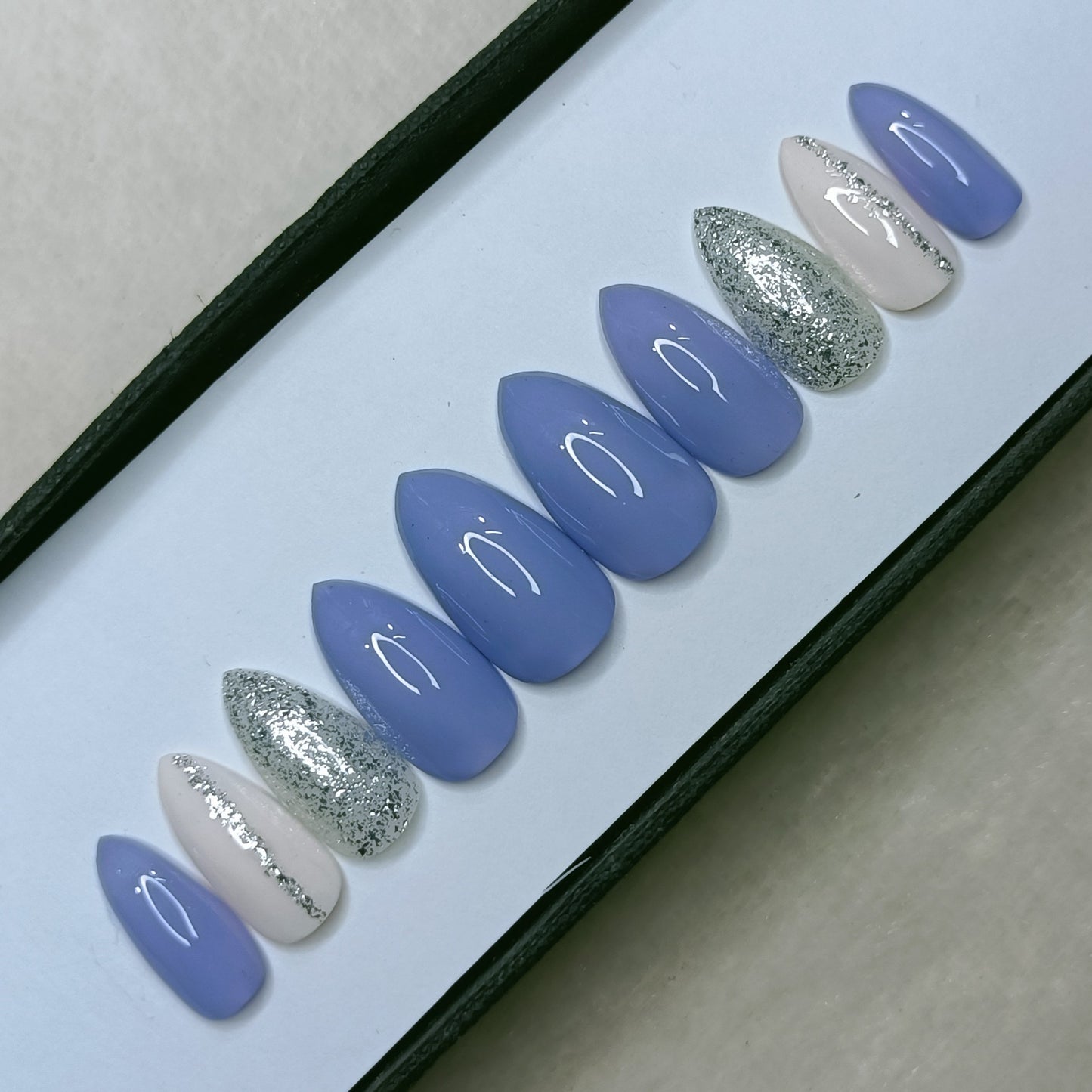 Glossy Lavender with silver Glitter  Press on Nails // 980