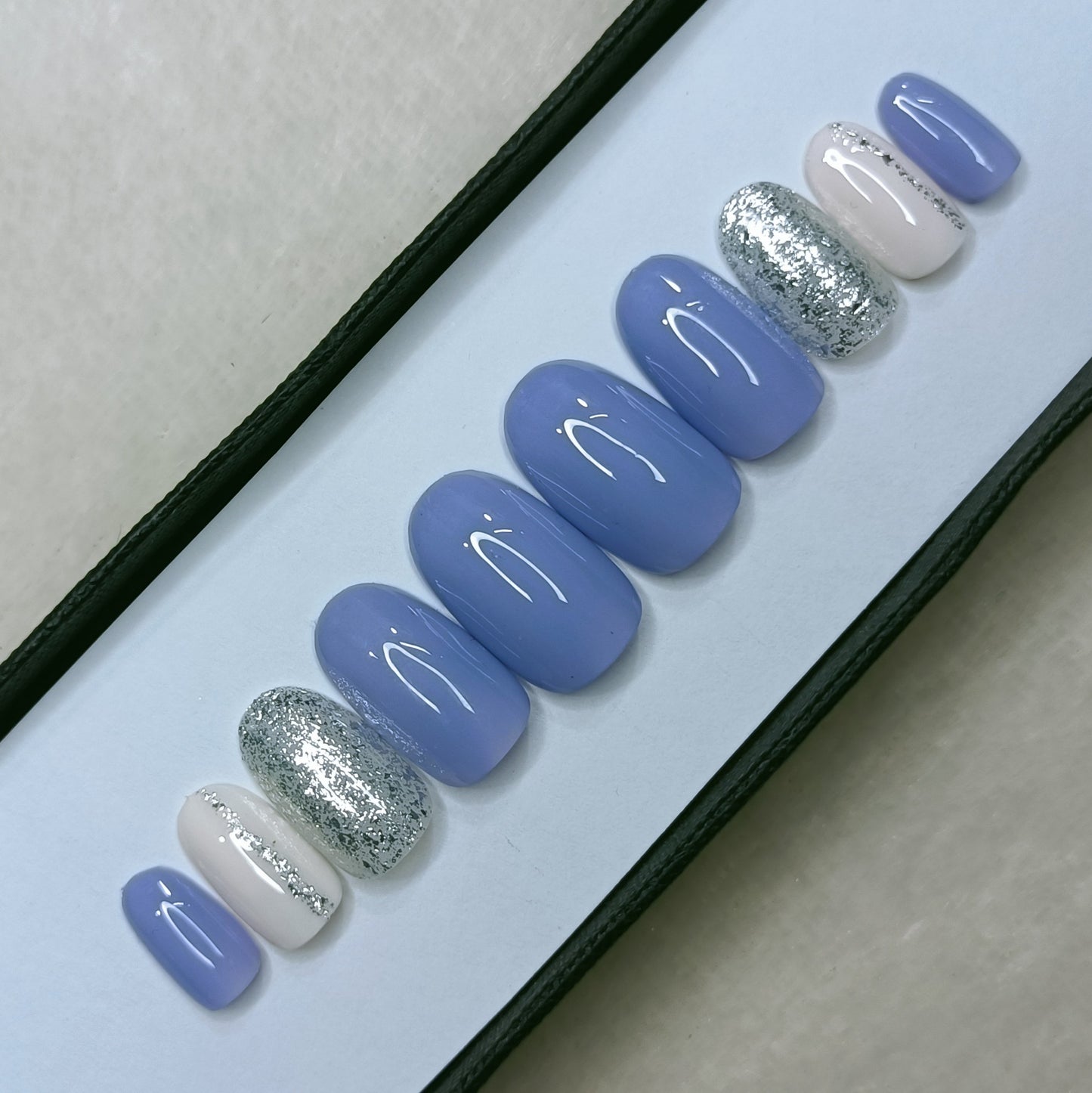 Glossy Lavender with silver Glitter  Press on Nails // 980