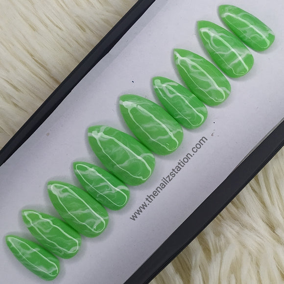 Green and white Marble Press on Nails Set //  227