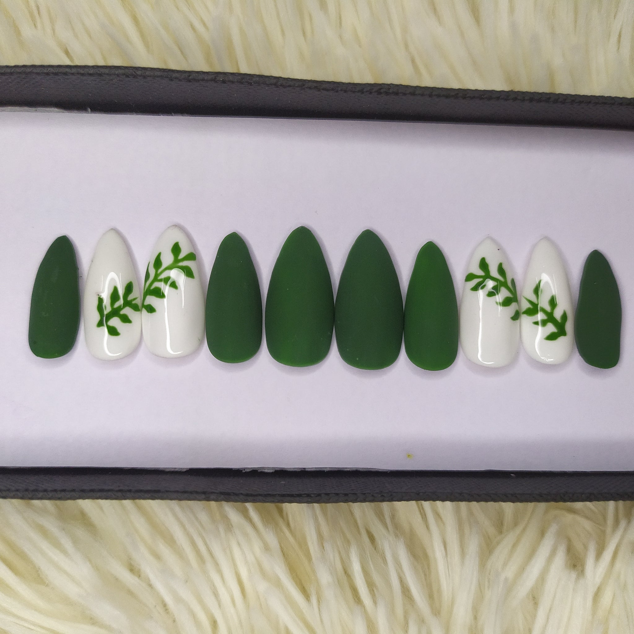 Matte Green leaves Press on Nails Set // 143