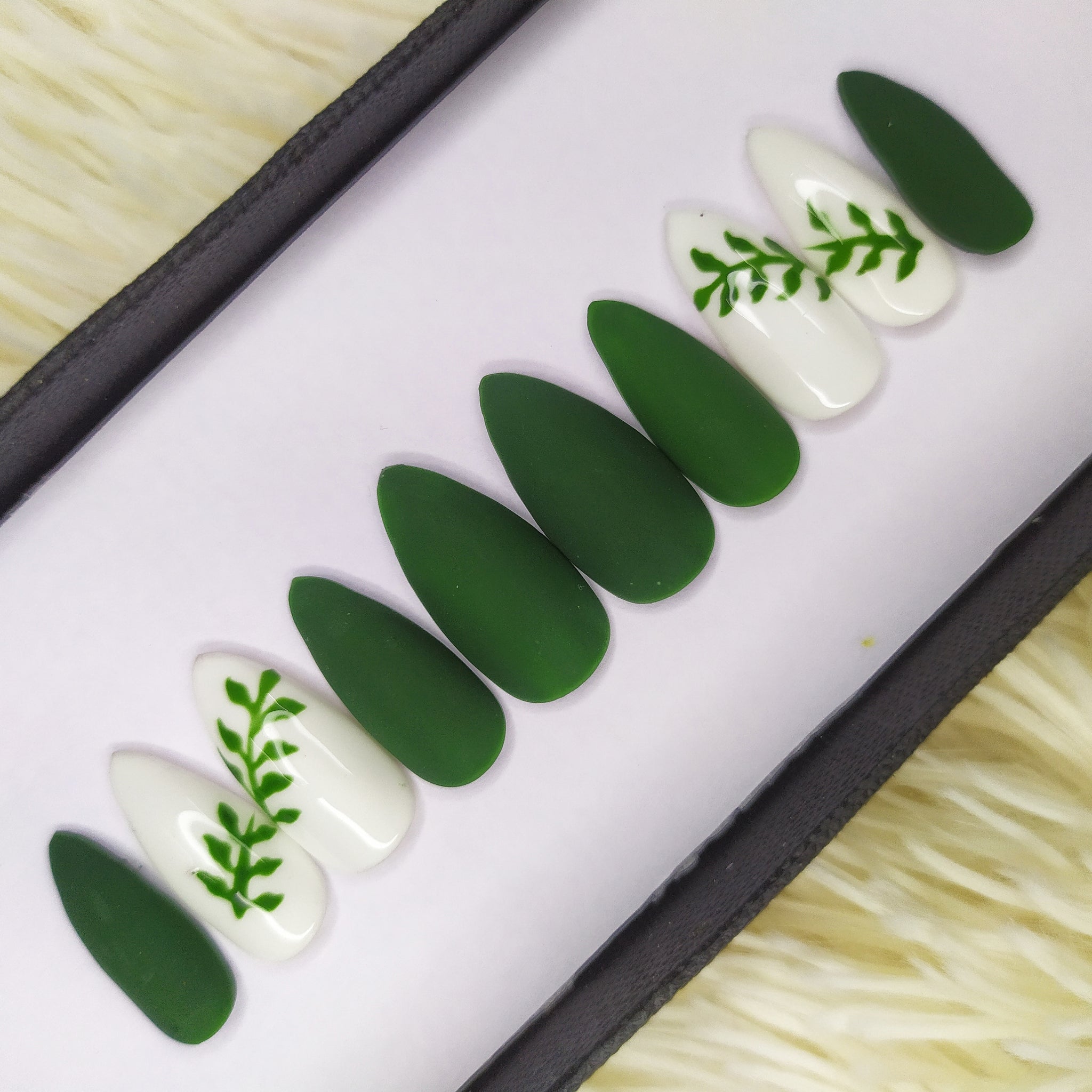 Matte Green leaves Press on Nails Set // 143