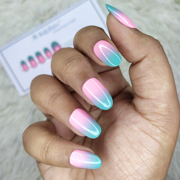 Harmonious combination of pink and blue nail art 丨MOROVAN