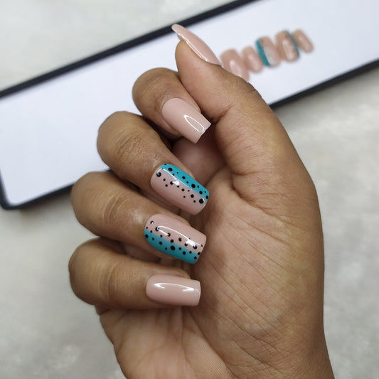 Glossy Nude Minimal Abstract Press on Nails Set // 504