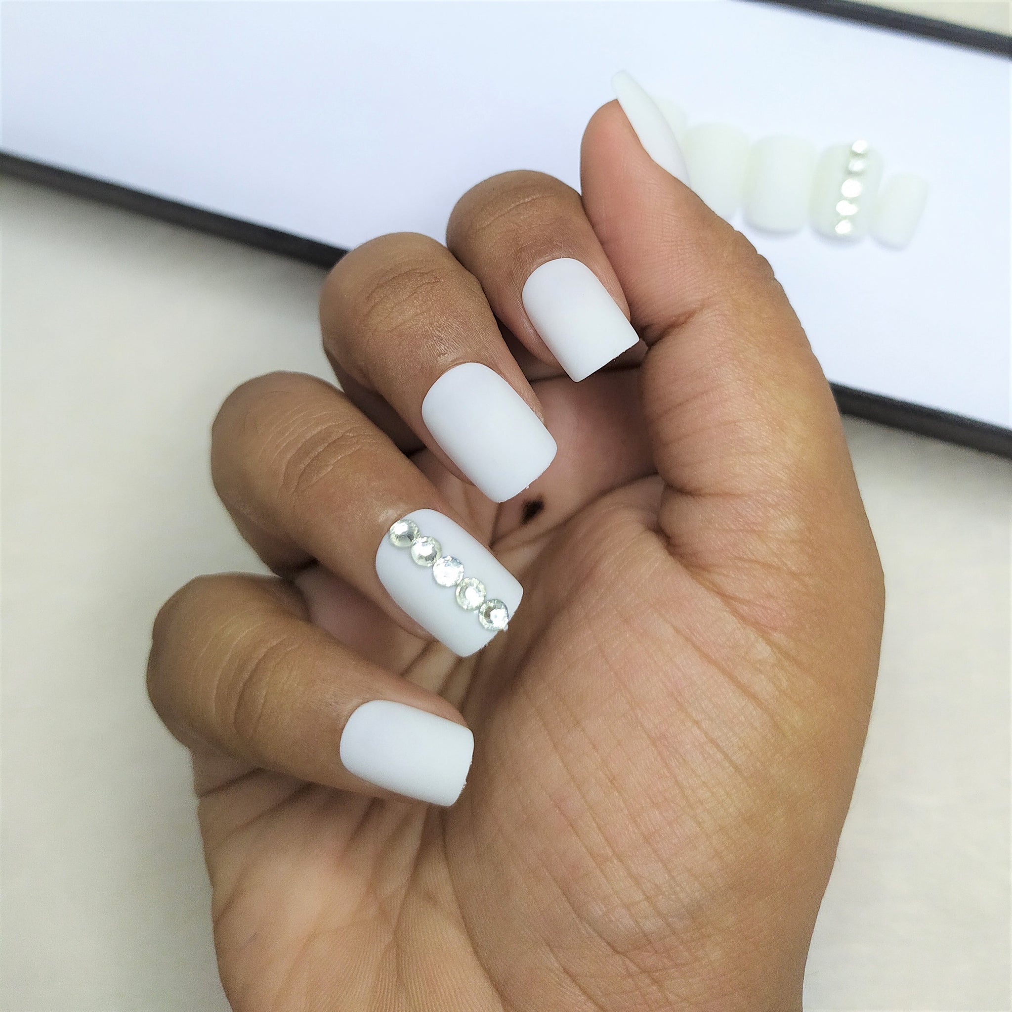 50 Fashionable White Nail Designs for Any Occasion in 2023
