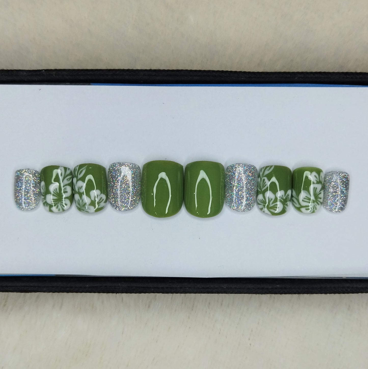 Glossy Green Floral Glitter Press on Nails Set // 572